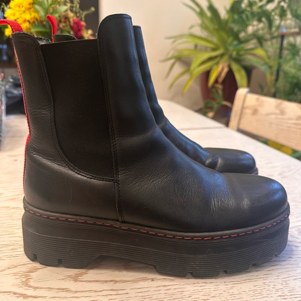 Black Leather Chelsea Platform Boots size 39